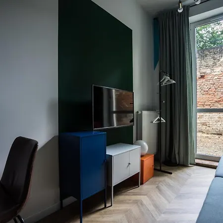 Zamkniete - Golden Apartments- Zabkowska * ワルシャワ